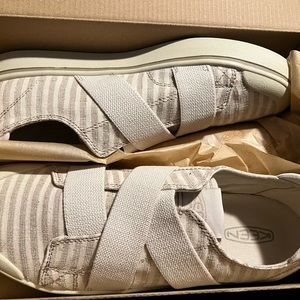 Keen women’s size 11, new in box